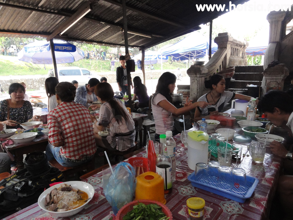 เที่ยวหลวงพระบาง ข้าวปุ้นเครื่องหลวงพระบาง