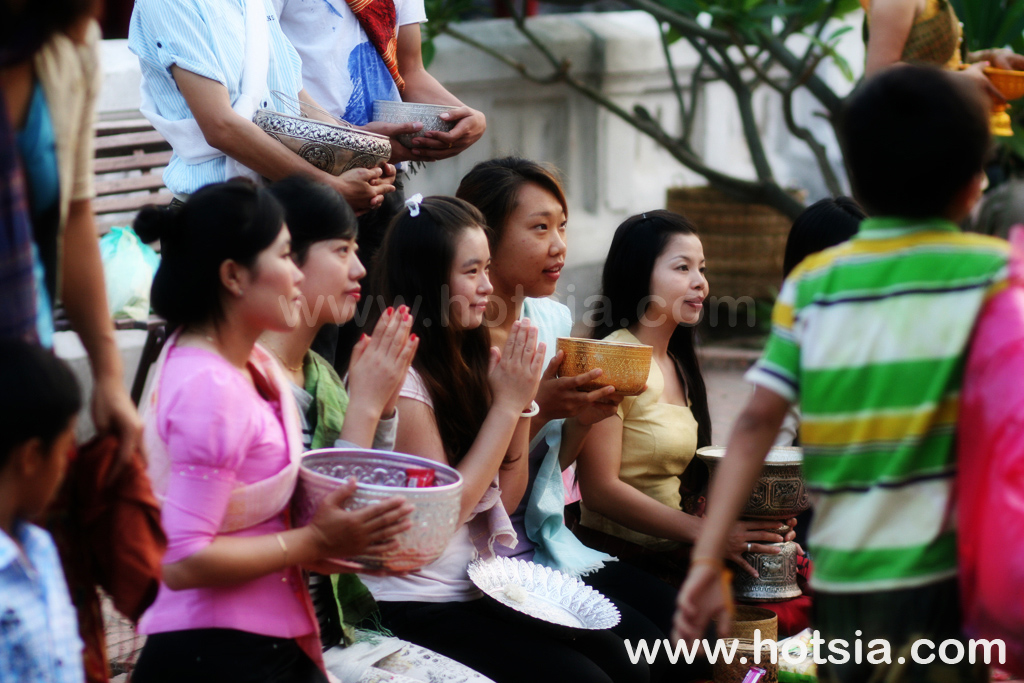 หลวงพระบาง การแต่งกายของชาวหลวงพระบาง