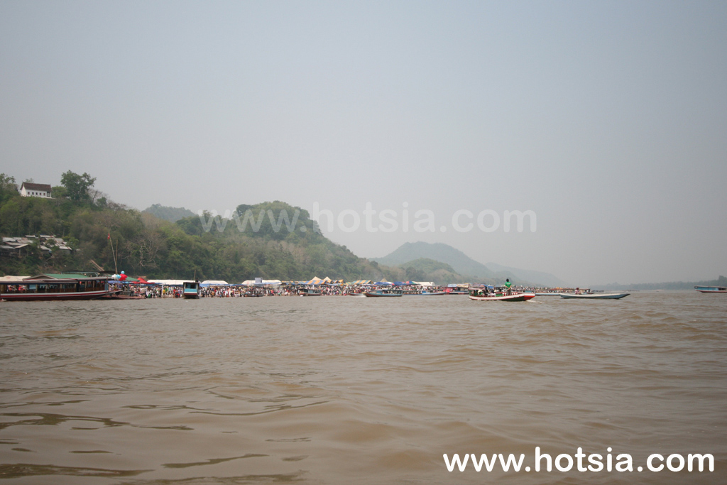 หลวงพระบาง ตบธาตุ สงกรานต์หลวงพระบาง