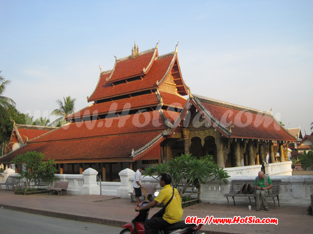 หลวงพระบาง ตักบาตรข้าวเหนียวหลวงพระบาง