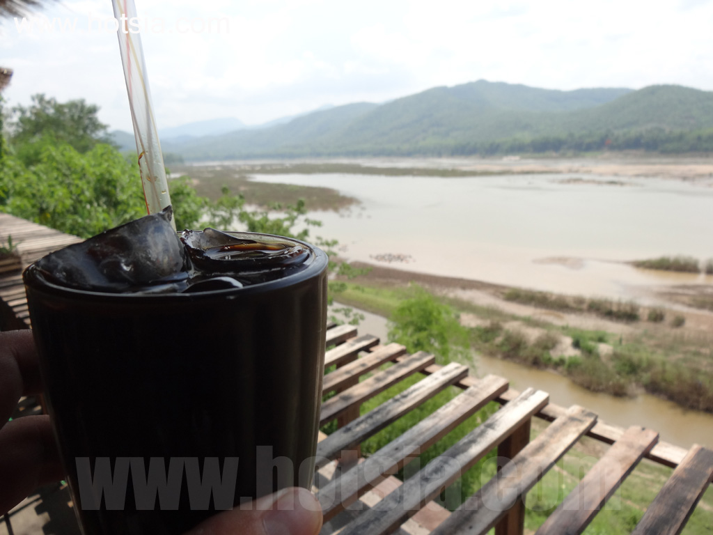 เที่ยวหลวงพระบางด้วยตัวเอง ร้านอาหารบีช วิวแม่น้ำโขงหลวงพระบาง