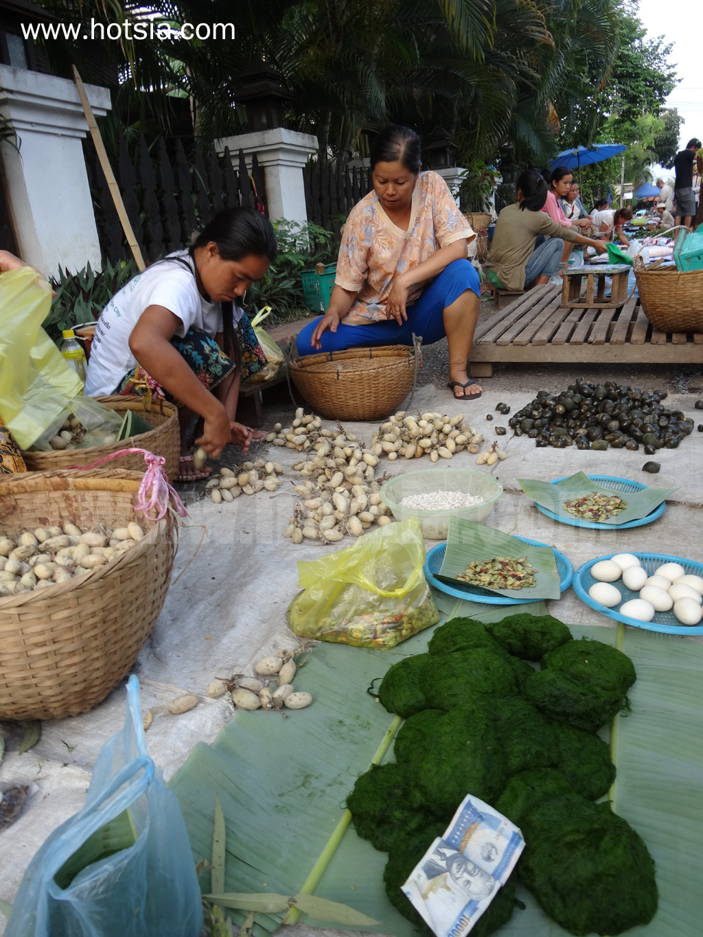 เที่ยวหลวงพระบางด้วยตัวเอง ตลาดเช้าหลวงพระบาง 2013
