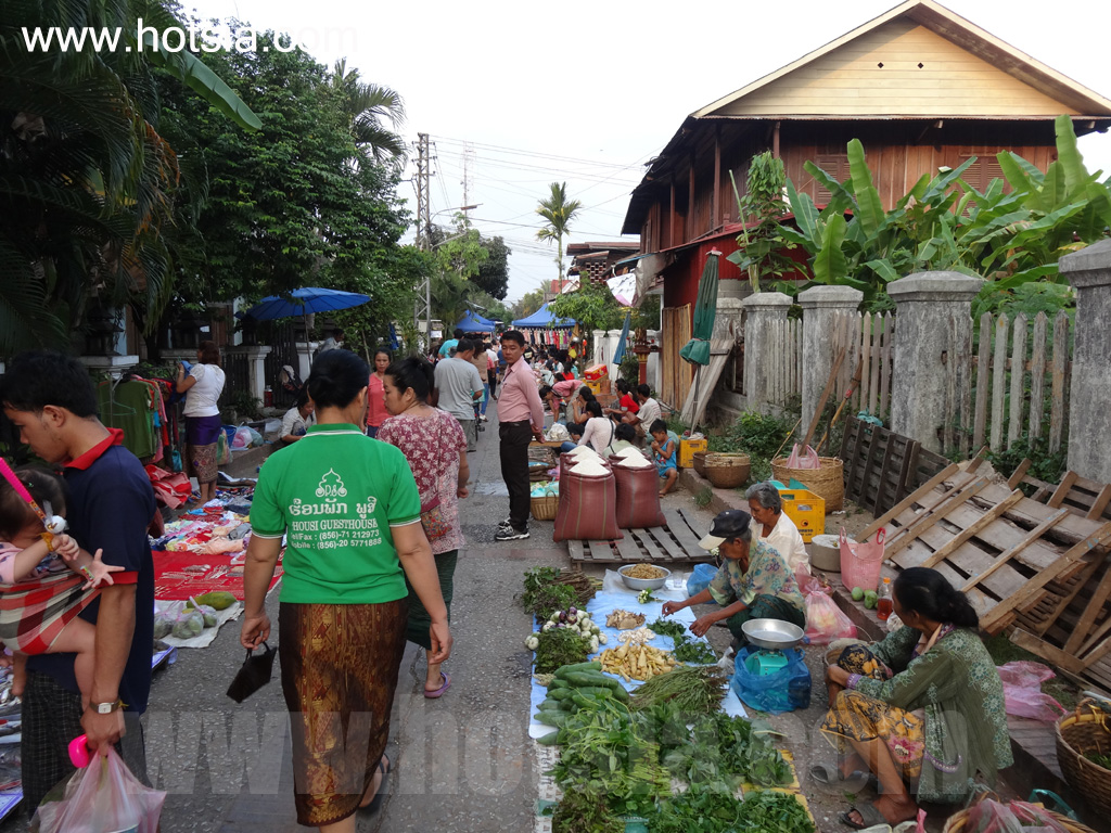 เที่ยวหลวงพระบางด้วยตัวเอง ตลาดเช้าหลวงพระบาง 2013
