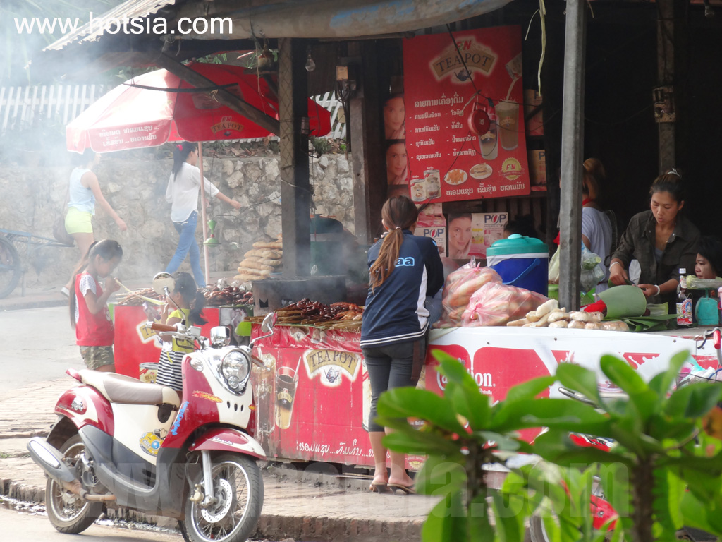 เที่ยวหลวงพระบางด้วยตัวเอง ร้านประชานิยม หลวงพระบาง