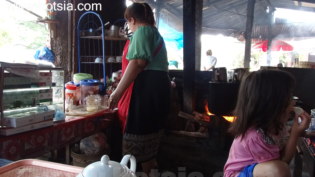 เที่ยวหลวงพระบางด้วยตัวเอง ร้านประชานิยม หลวงพระบาง