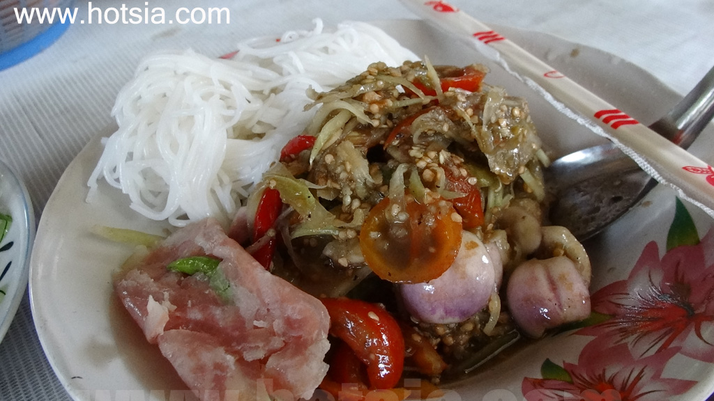 เที่ยวหลวงพระบางด้วยตัวเอง ส้มตำลาวหลวงพระบาง