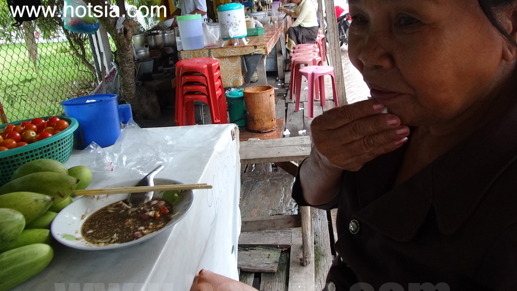 เที่ยวหลวงพระบางด้วยตัวเอง ส้มตำลาวหลวงพระบาง