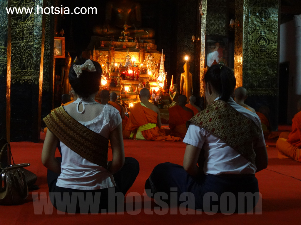 เที่ยวหลวงพระบางด้วยตัวเอง เวียนเทียนวันวิสาขบูชา หลวงพระบาง