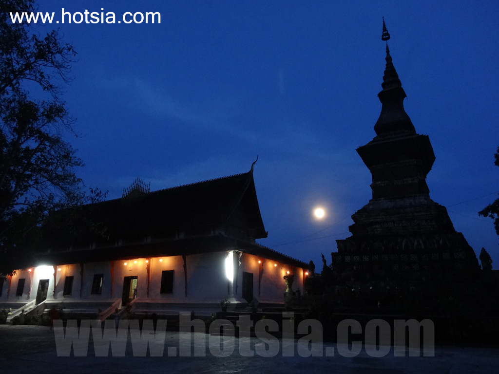 เที่ยวหลวงพระบางด้วยตัวเอง เวียนเทียนวันวิสาขบูชา หลวงพระบาง