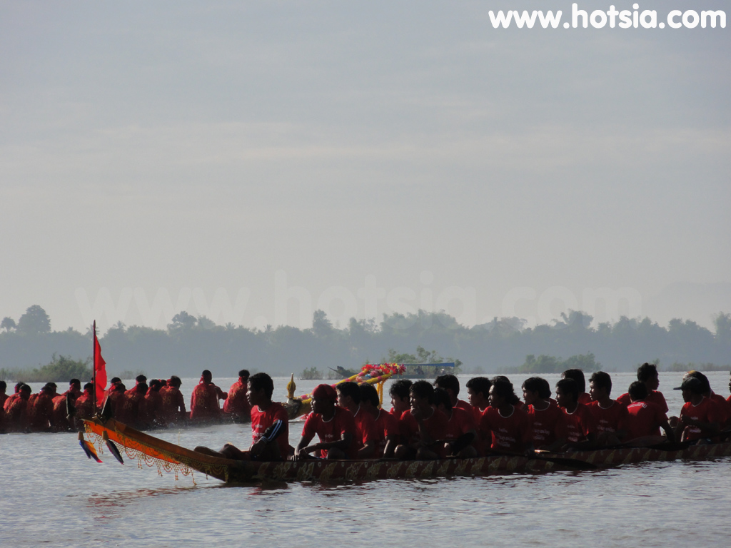 เที่ยวปากเซ จำปาสัก งานแข่งเรือประจำปีที่ดอนโขง แขวงจำปาสัก