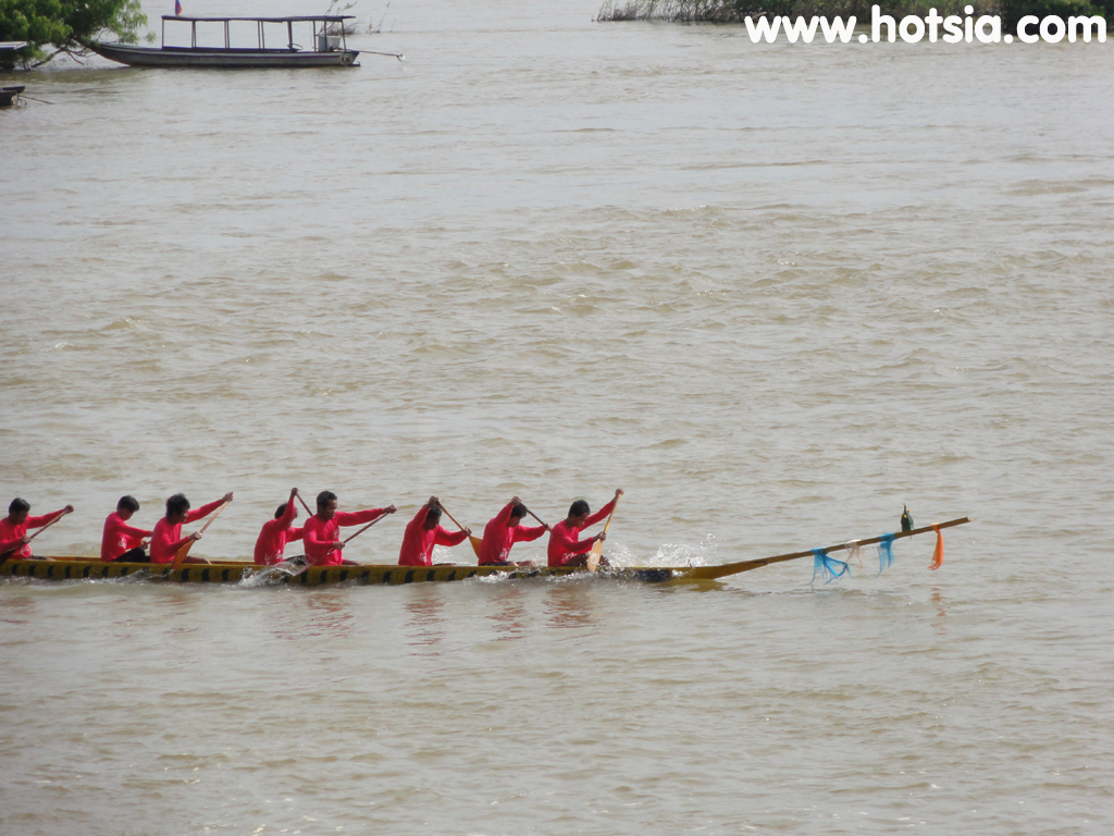 เที่ยวปากเซ จำปาสัก งานแข่งเรือประจำปีที่ดอนโขง แขวงจำปาสัก
