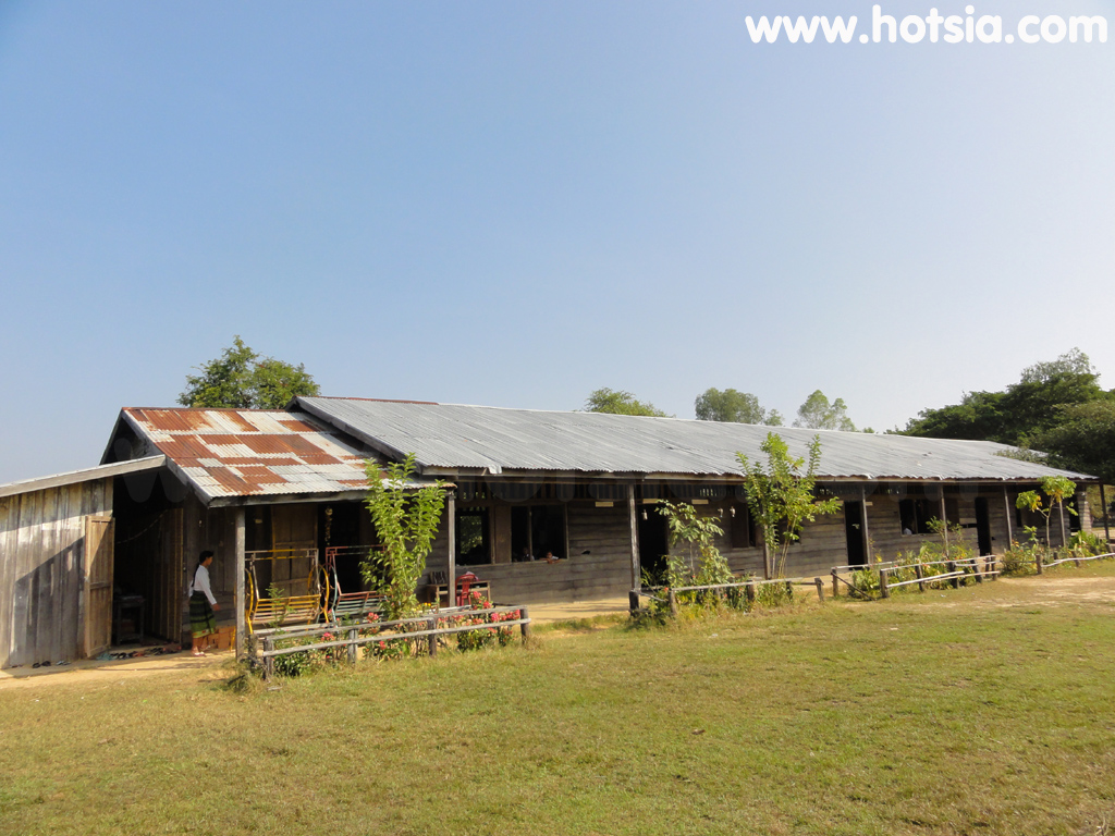 เที่ยวปากเซ จำปาสัก โรงเรียนในจำปาสักประเทศลาว