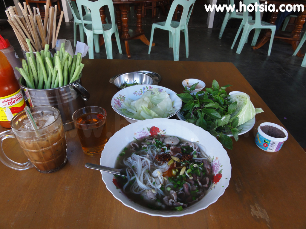เที่ยวปากเซ จำปาสัก ร้านเฝอปากเซ