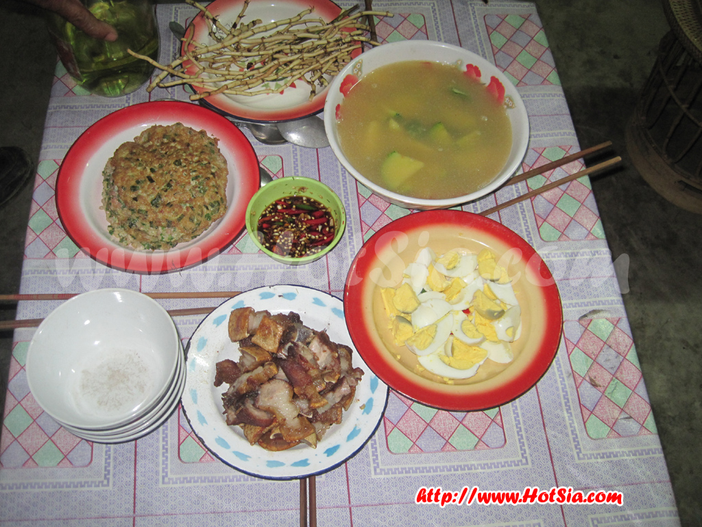 ประเทศลาว แขวงพงสาลี กินข้าวบ้านชาวพงสาลี