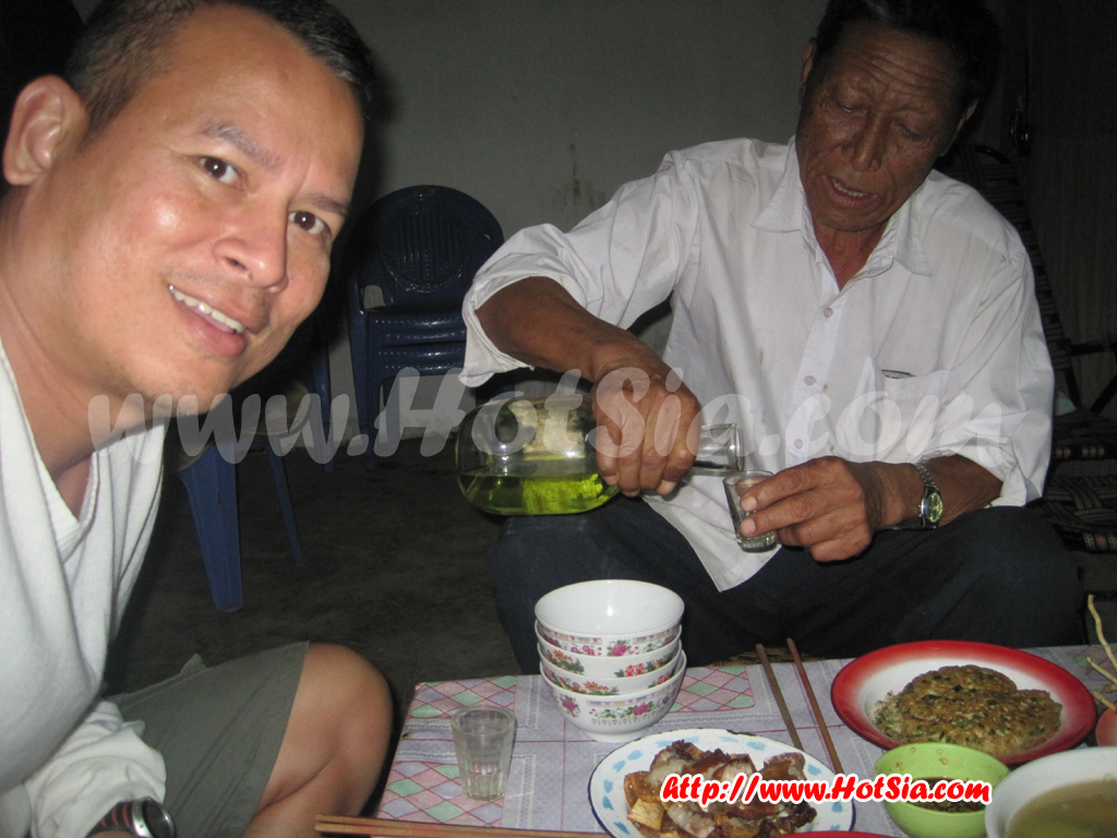 ประเทศลาว แขวงพงสาลี กินข้าวบ้านชาวพงสาลี