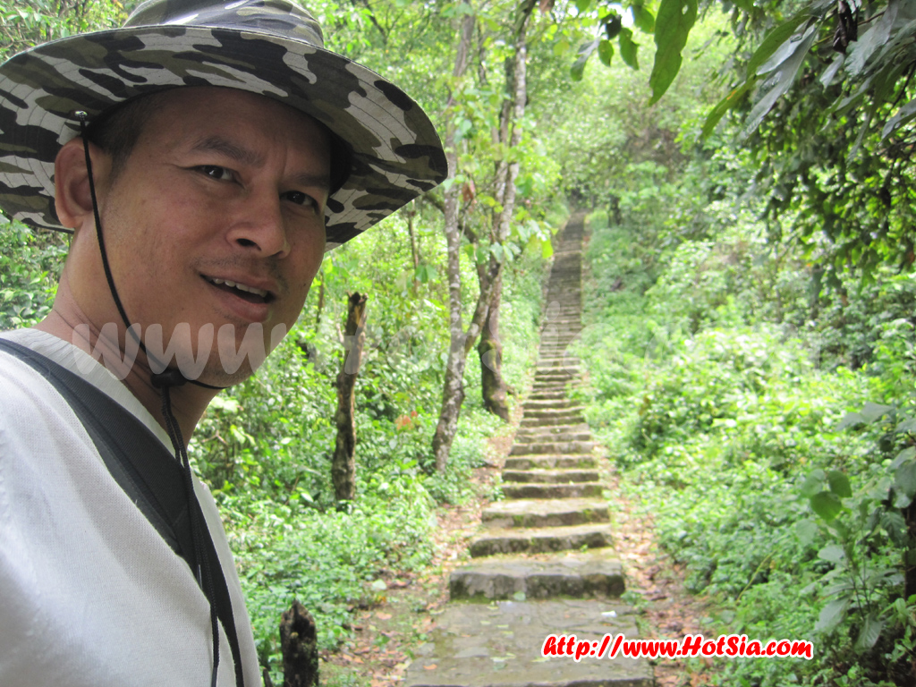 ประเทศลาว แขวงพงสาลี พระธาตุภูฟ้า(phou Fha)