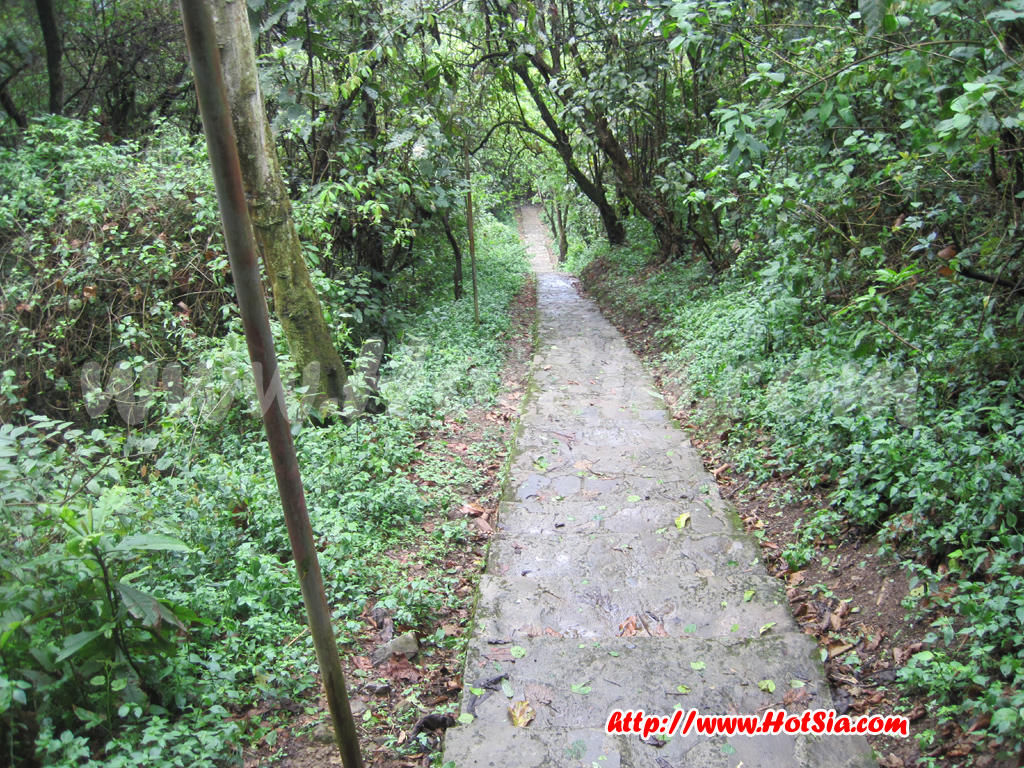 ประเทศลาว แขวงพงสาลี พระธาตุภูฟ้า(phou Fha)