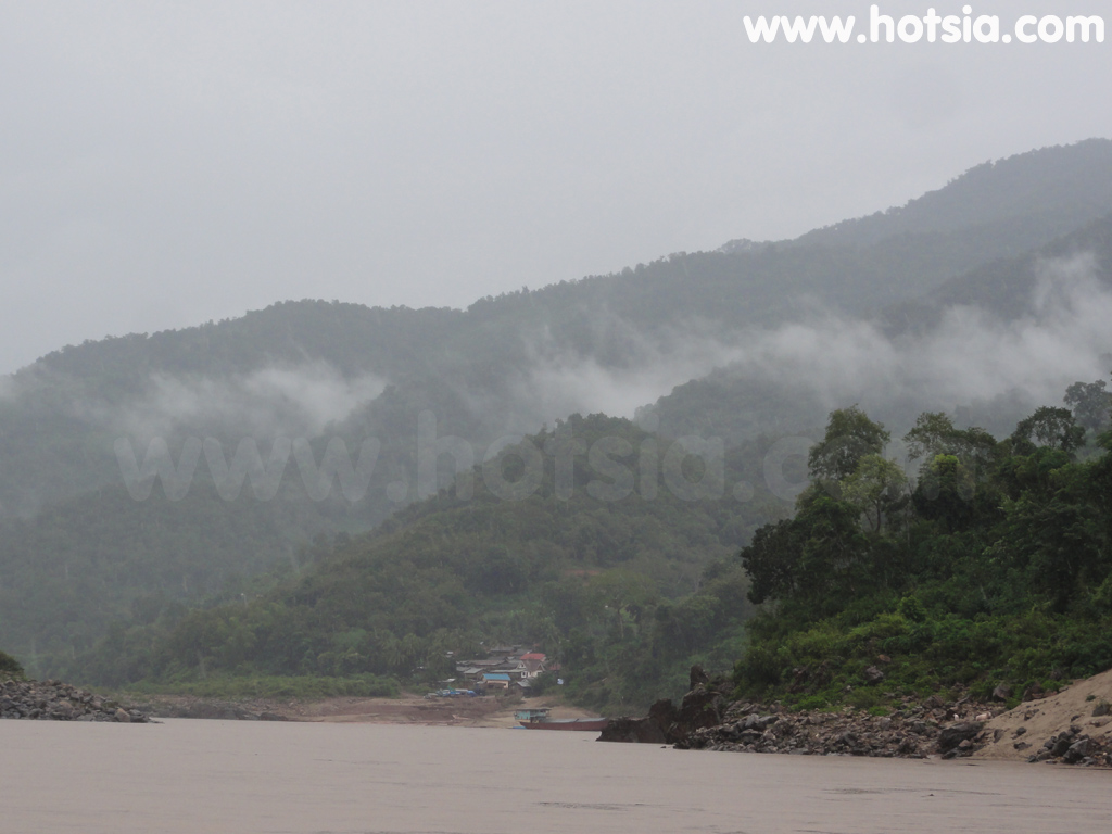 แขวงไชยบุรี บ้านท่าส่วง หรือบ้านท่าส่วง เมืองหงสา แขวงไชยบุรี