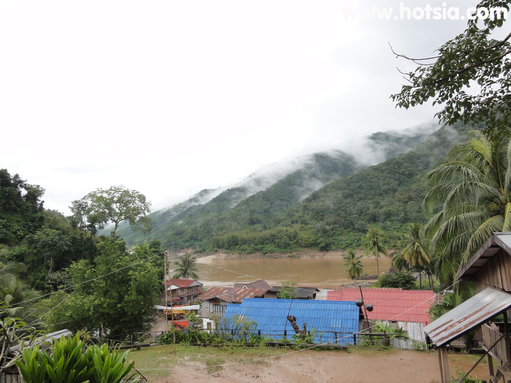 แขวงไชยบุรี บ้านท่าส่วง หรือบ้านท่าส่วง เมืองหงสา แขวงไชยบุรี
