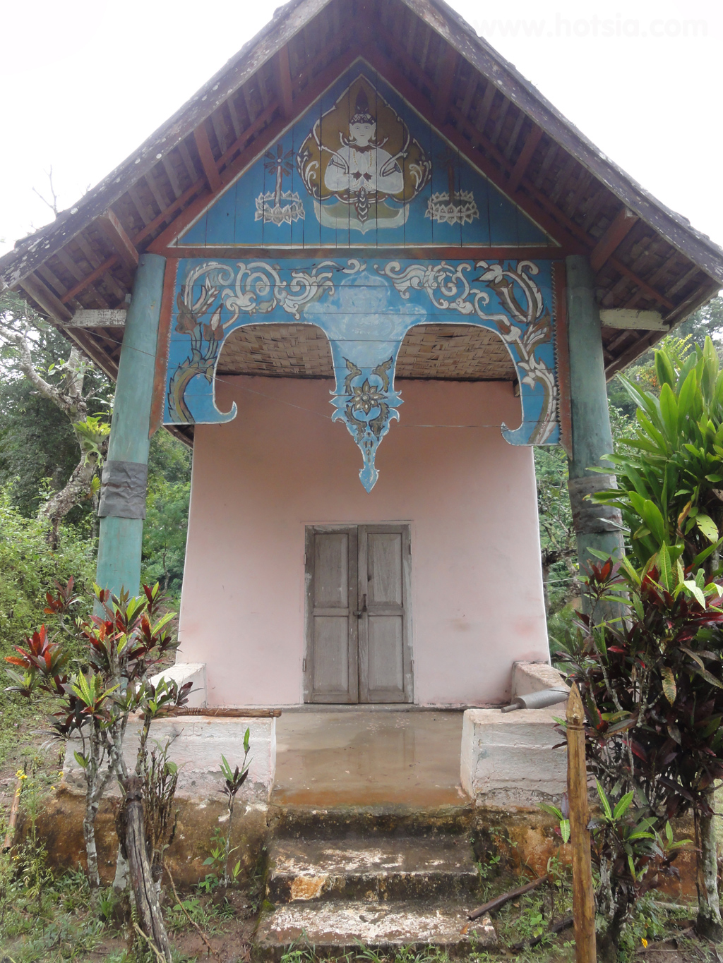แขวงไชยบุรี บ้านท่าส่วง หรือบ้านท่าส่วง เมืองหงสา แขวงไชยบุรี