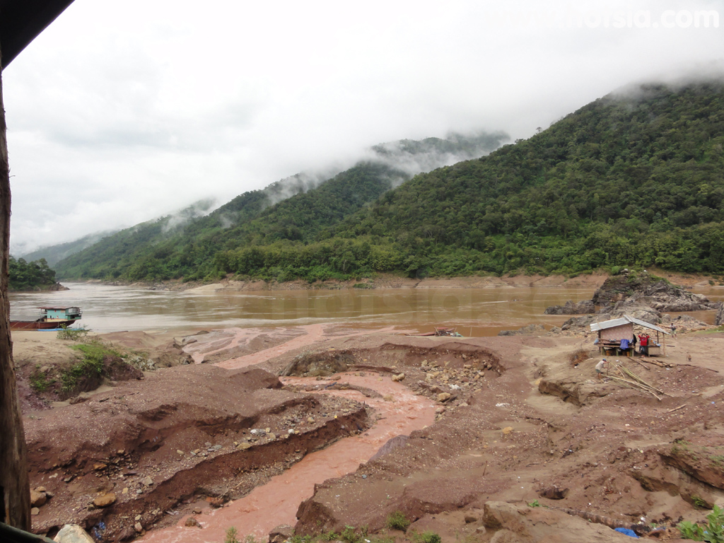 แขวงไชยบุรี บ้านท่าส่วง หรือบ้านท่าส่วง เมืองหงสา แขวงไชยบุรี