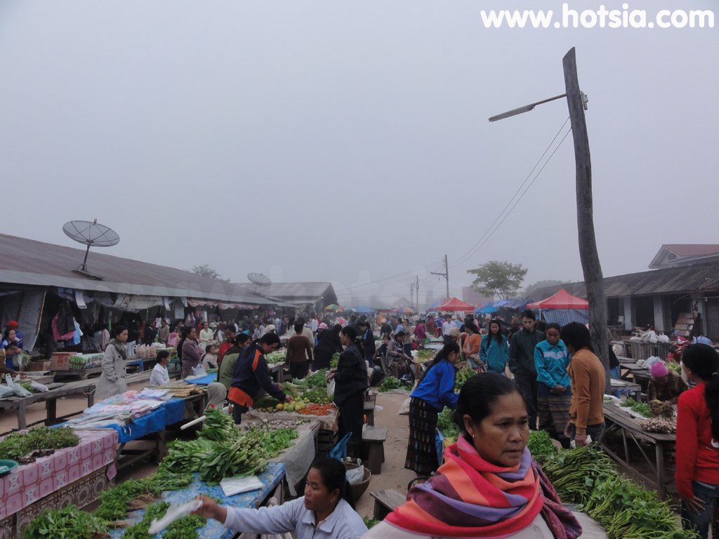 แขวงไชยบุรี ตลาดเช้าเมืองหงสา แขวงไชยบุรี
