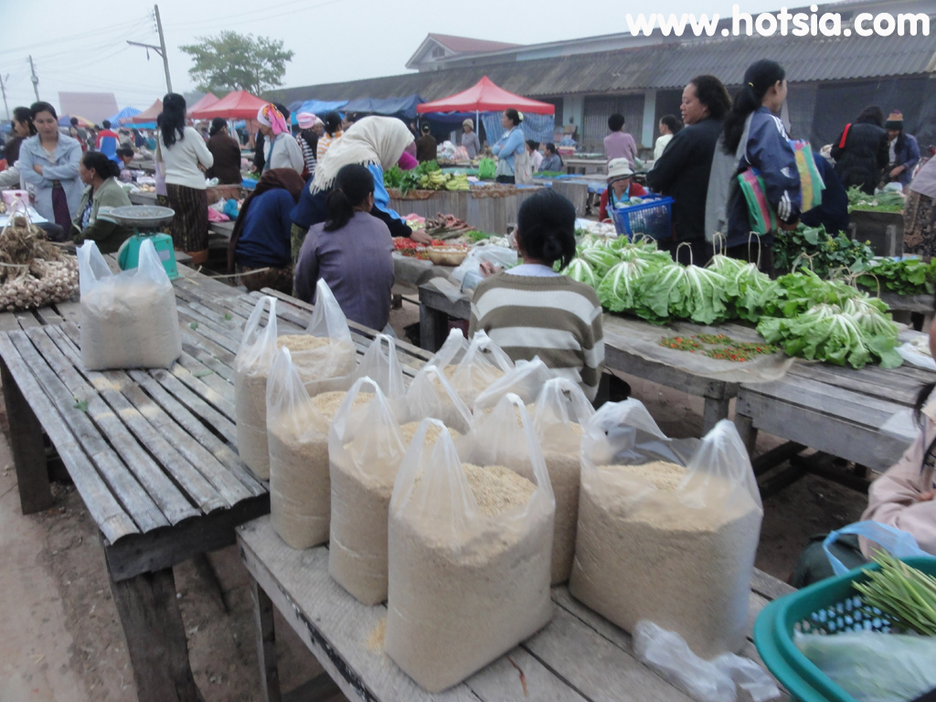 แขวงไชยบุรี ตลาดเช้าเมืองหงสา แขวงไชยบุรี