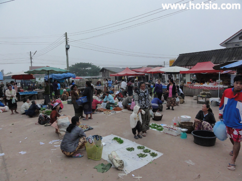 แขวงไชยบุรี ตลาดเช้าเมืองหงสา แขวงไชยบุรี