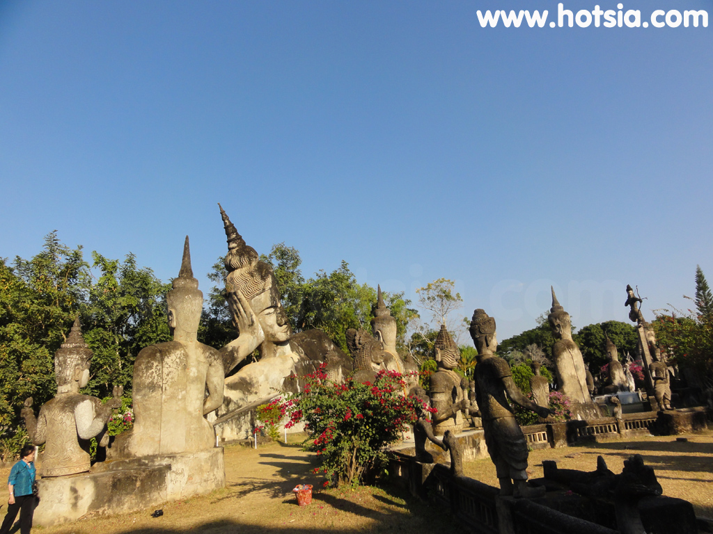 เที่ยวเวียงจันทน์ สวนพระ Buddha park เวียงจันทน์