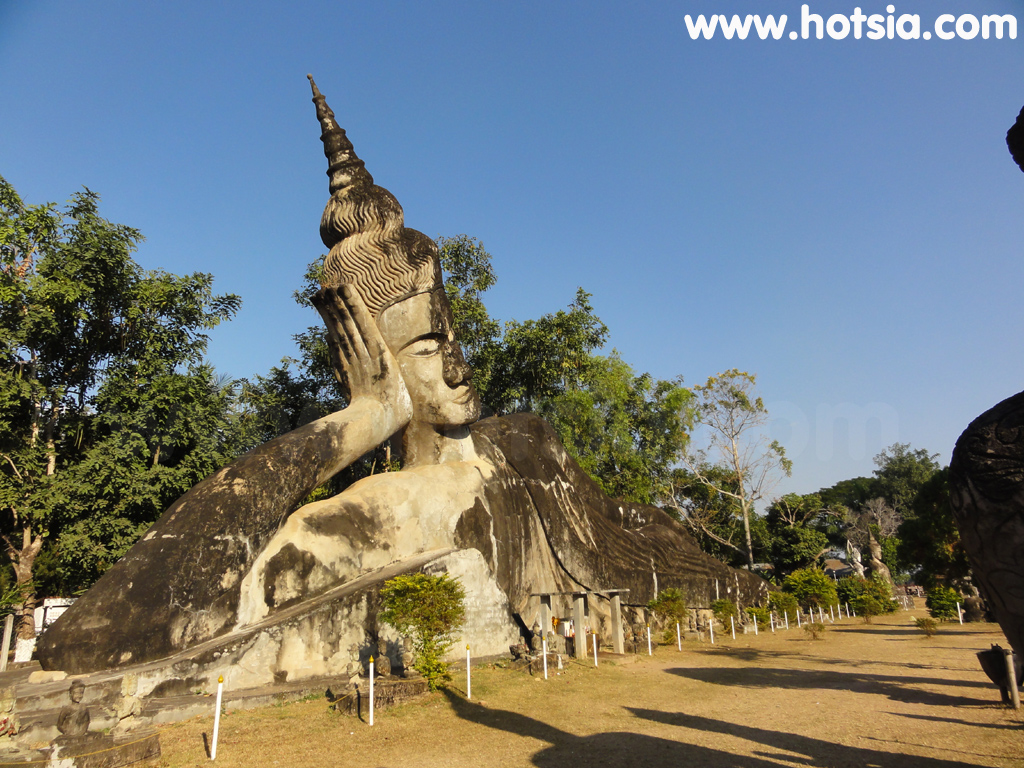 เที่ยวเวียงจันทน์ สวนพระ Buddha park เวียงจันทน์