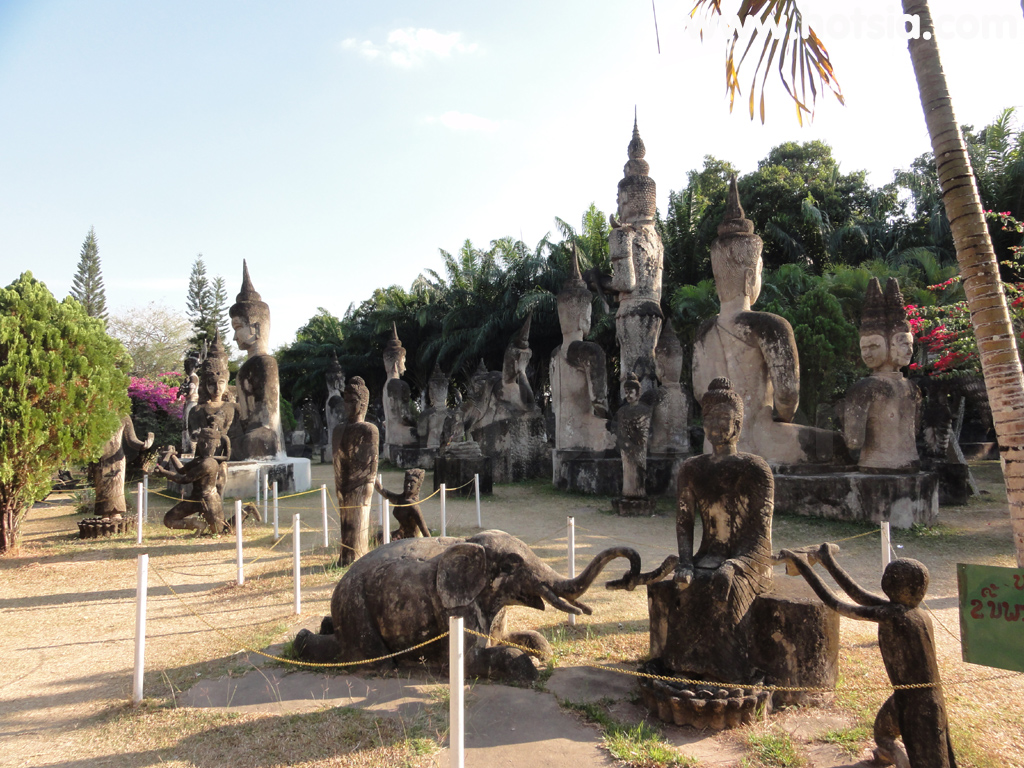 เที่ยวเวียงจันทน์ สวนพระ Buddha park เวียงจันทน์