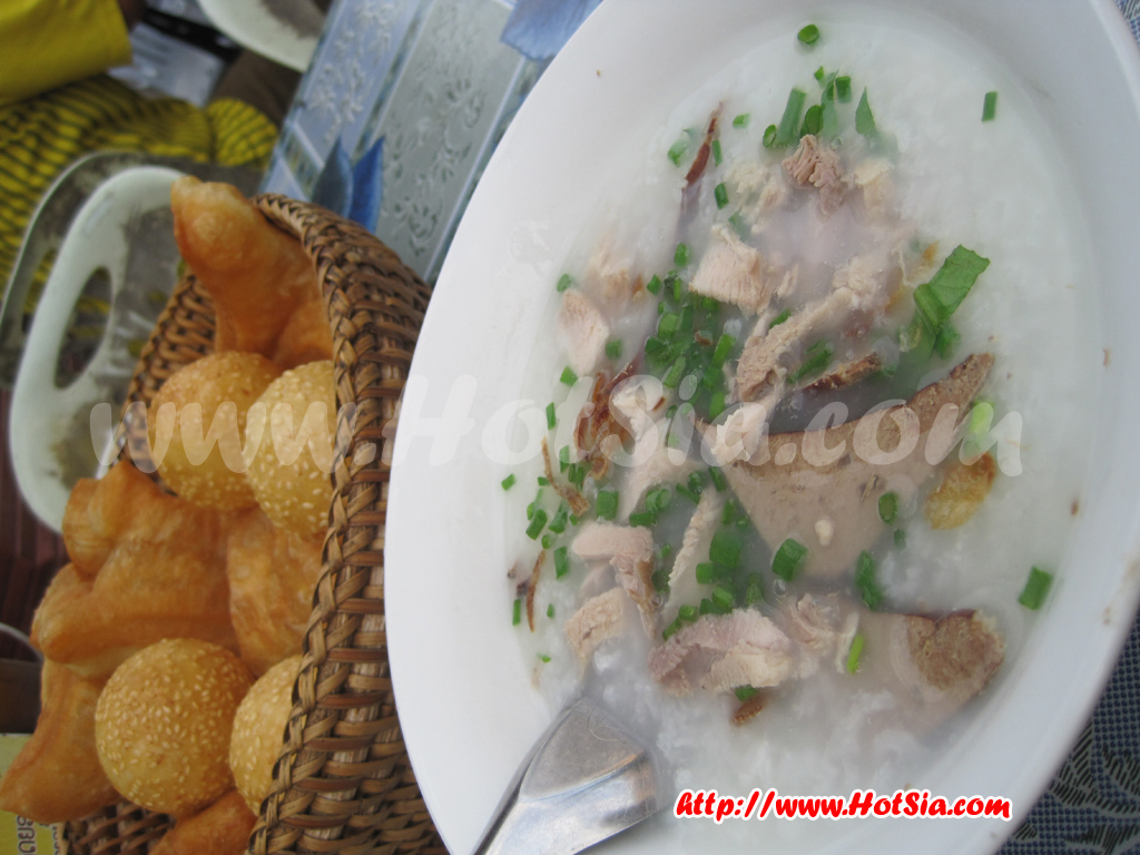 เที่ยวลาว เวียงจันทน์ ข้าวเปียกอาหารเช้าของชาวเวียงจันทน์