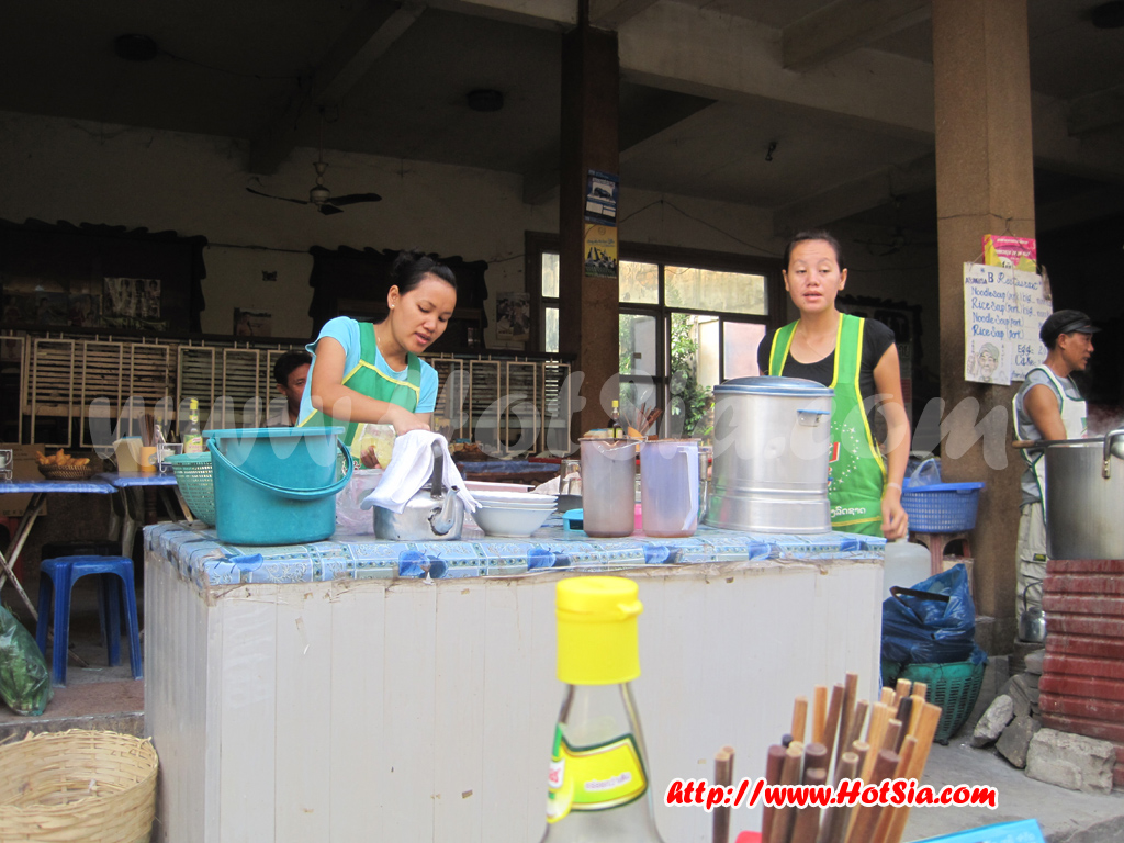 เที่ยวลาว เวียงจันทน์ ข้าวเปียกอาหารเช้าของชาวเวียงจันทน์