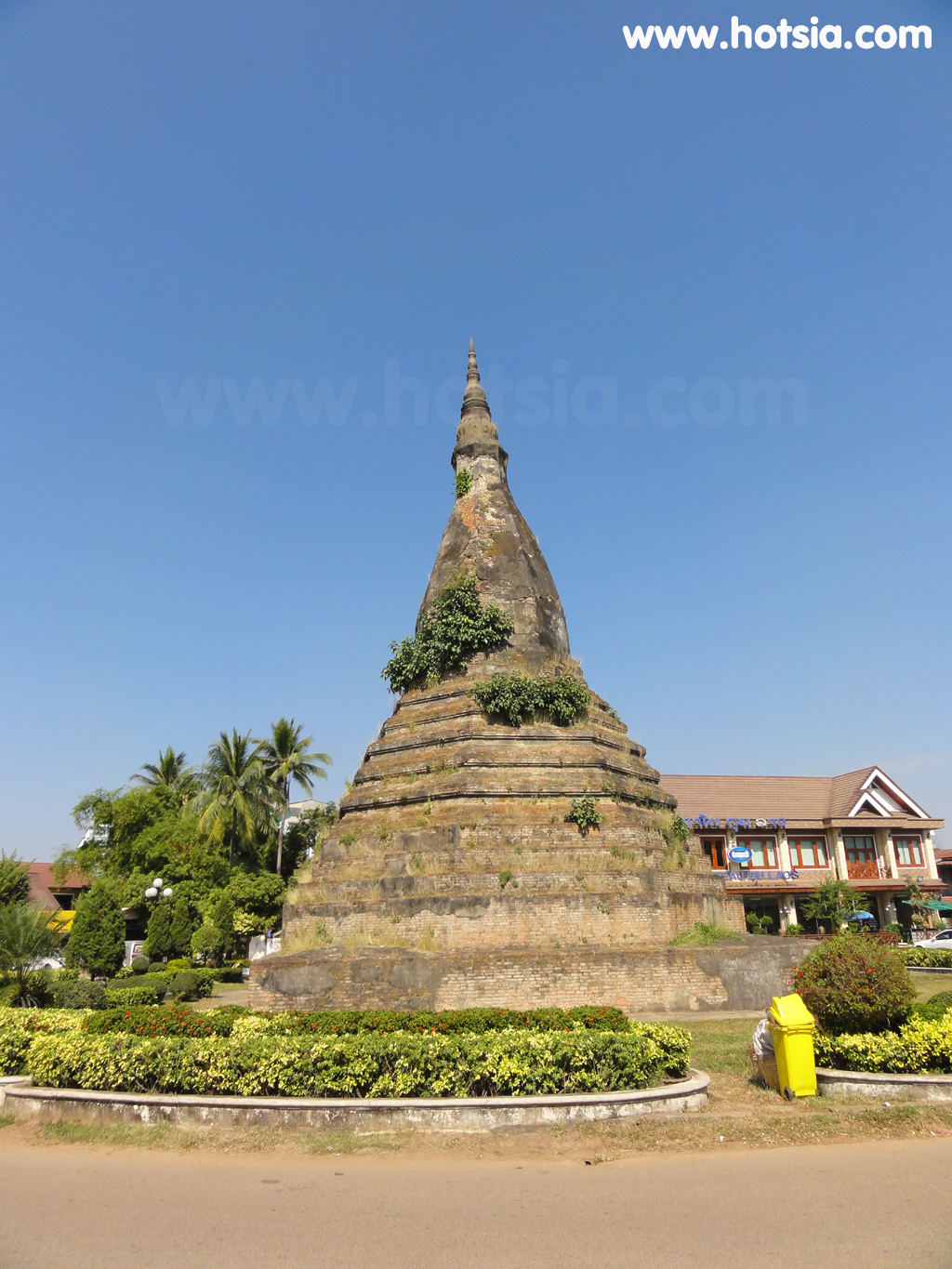เที่ยวเวียงจันทน์ พระธาตุดำ เวียงจันทน์