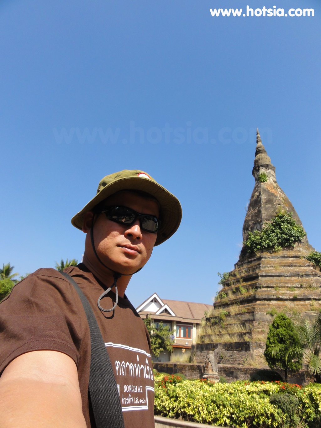 เที่ยวเวียงจันทน์ พระธาตุดำ เวียงจันทน์