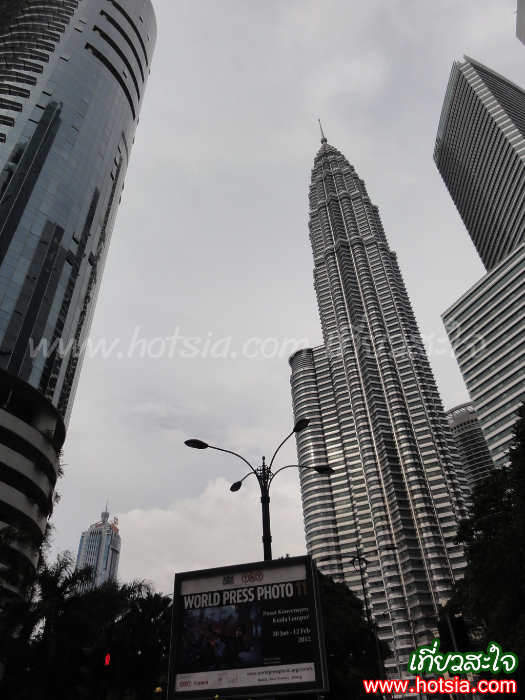 เที่ยวมาเลเซีย ตึกปิโตรนาส ในกัวลาลัมเปอร์ มาเลเซีย (Petronas twin tower)