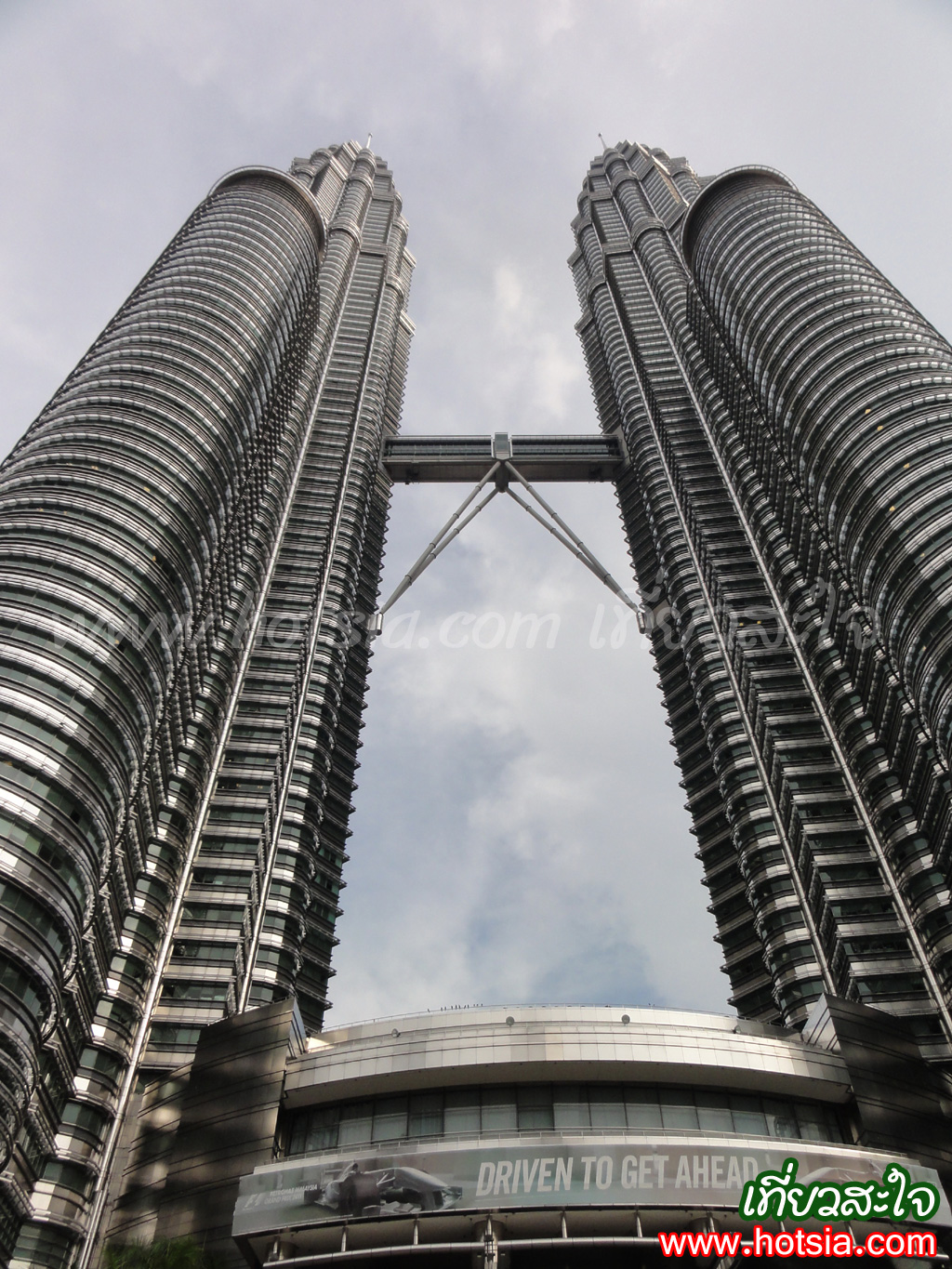 เที่ยวมาเลเซีย ตึกปิโตรนาส ในกัวลาลัมเปอร์ มาเลเซีย (Petronas twin tower)