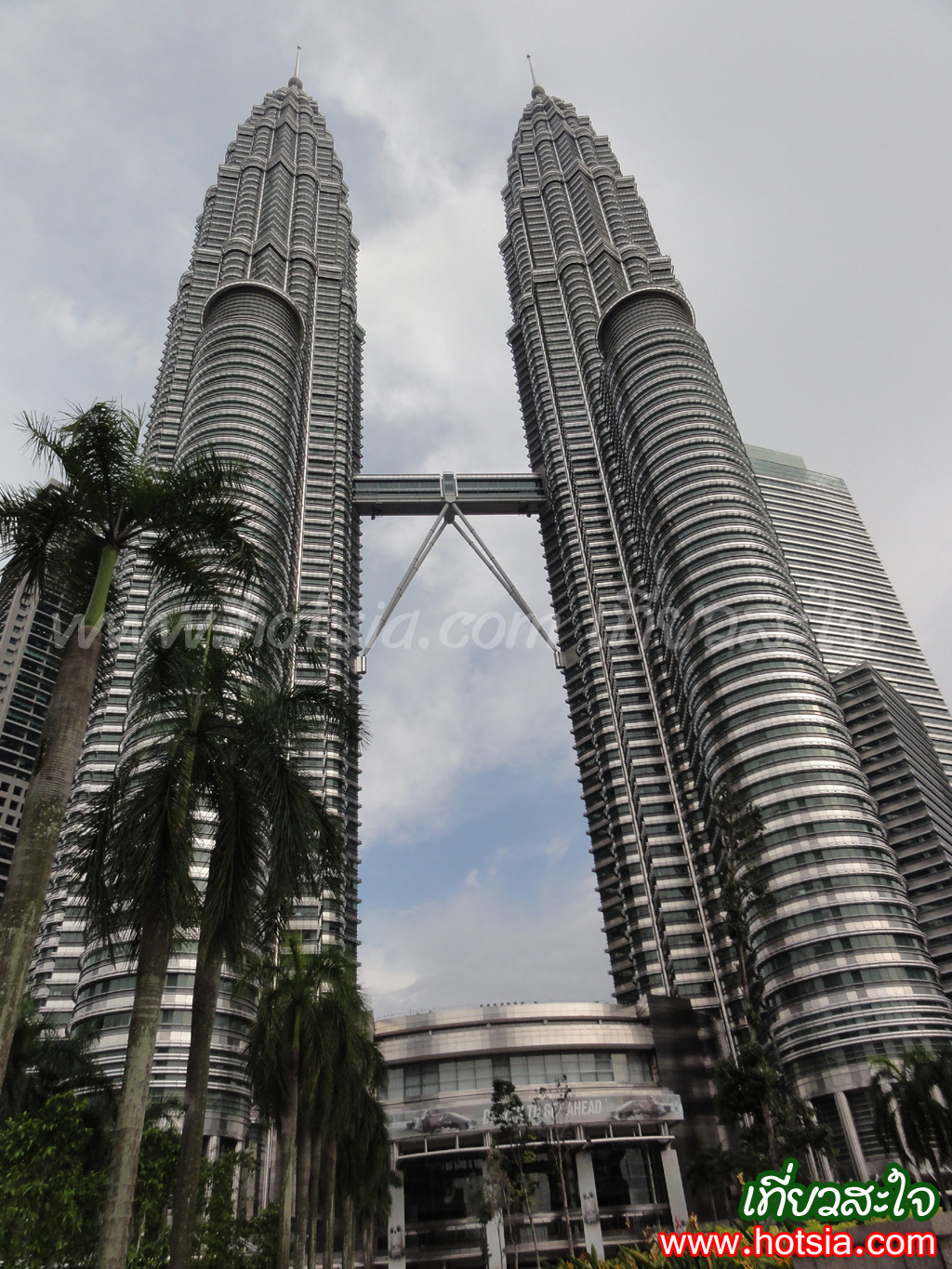 เที่ยวมาเลเซีย ตึกปิโตรนาส ในกัวลาลัมเปอร์ มาเลเซีย (Petronas twin tower)