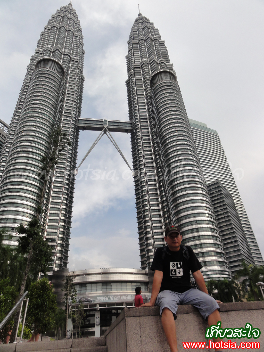 เที่ยวมาเลเซีย ตึกปิโตรนาส ในกัวลาลัมเปอร์ มาเลเซีย (Petronas twin tower)