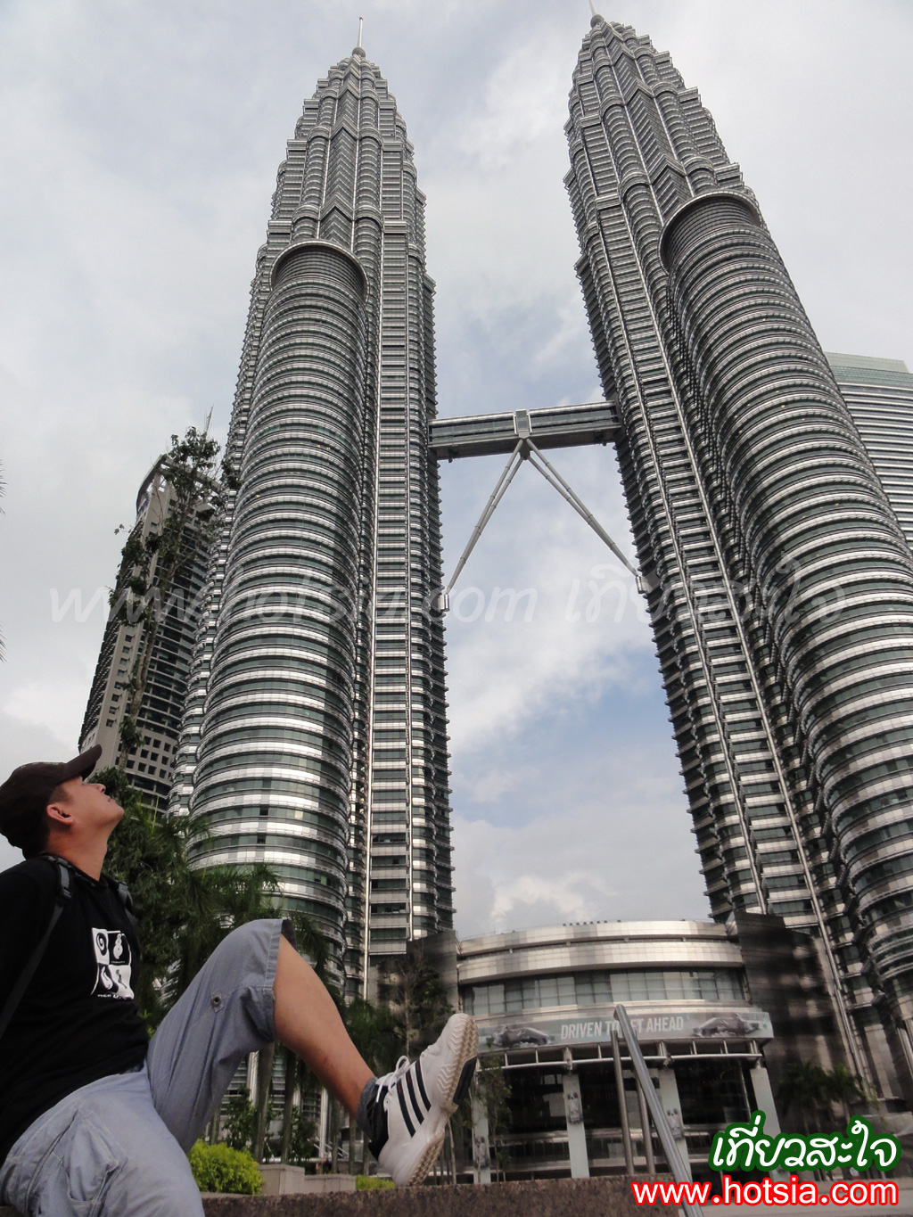 เที่ยวมาเลเซีย ตึกปิโตรนาส ในกัวลาลัมเปอร์ มาเลเซีย (Petronas twin tower)