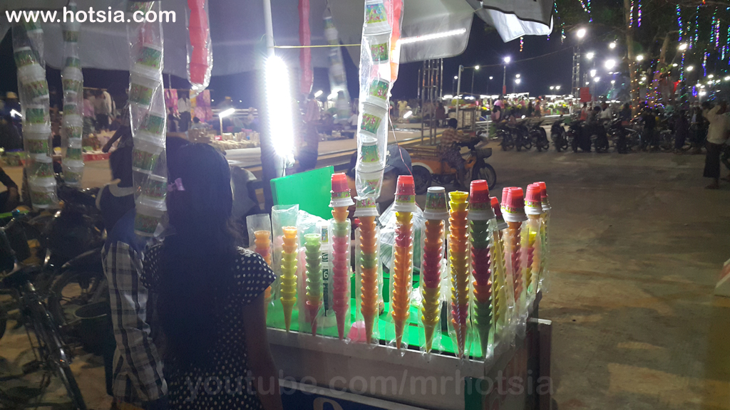 เขตอิรวดี ถนนคนเดินพะสิม