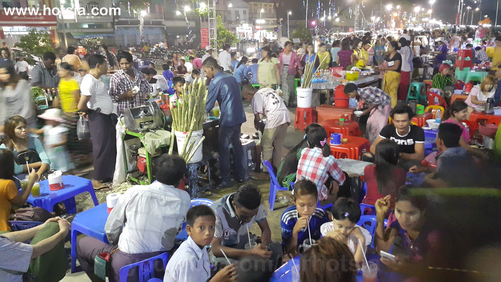 เขตอิรวดี ถนนคนเดินพะสิม