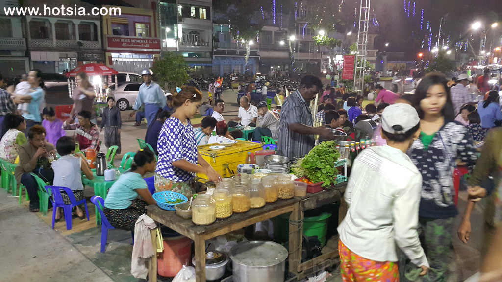เขตอิรวดี ถนนคนเดินพะสิม
