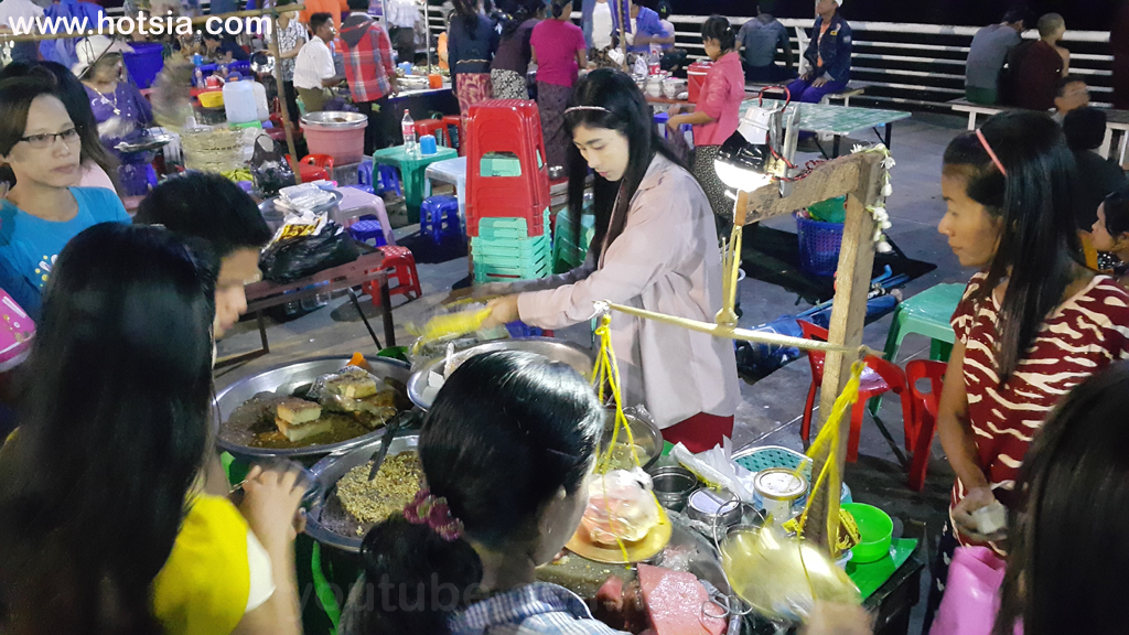 เขตอิรวดี ถนนคนเดินพะสิม