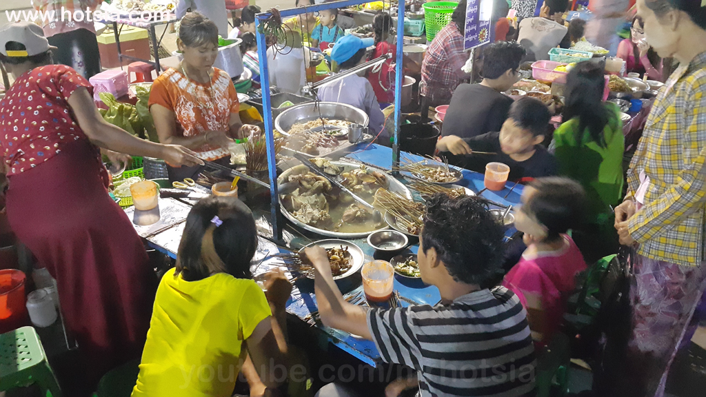 เขตอิรวดี ถนนคนเดินพะสิม