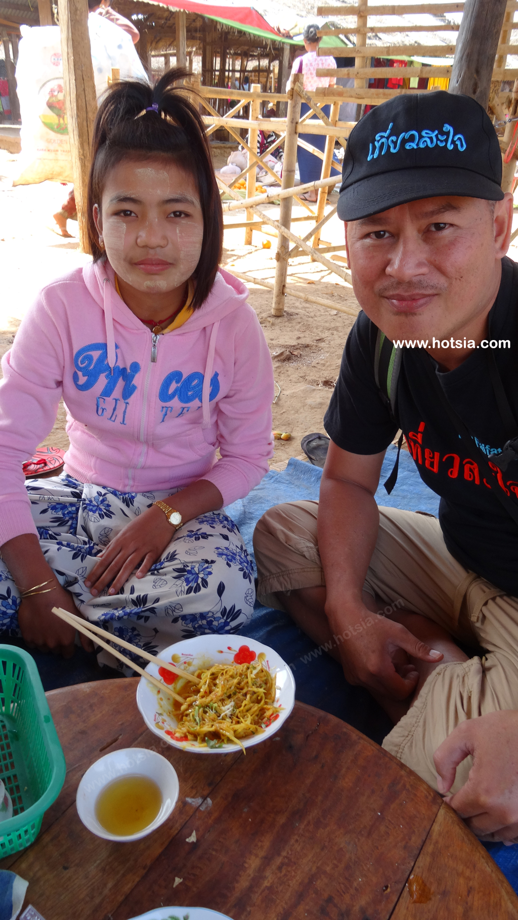 พม่า ทะเลสาบอินเล กินส้มตำกับสาวพม่าที่อินเล