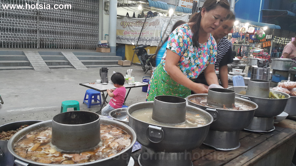 เที่ยวพม่า รัฐกะฉิ่น ไนท์มาเต็มถนนคนเดินของกิน มิตจีนา รัฐกะฉิ่น พม่า