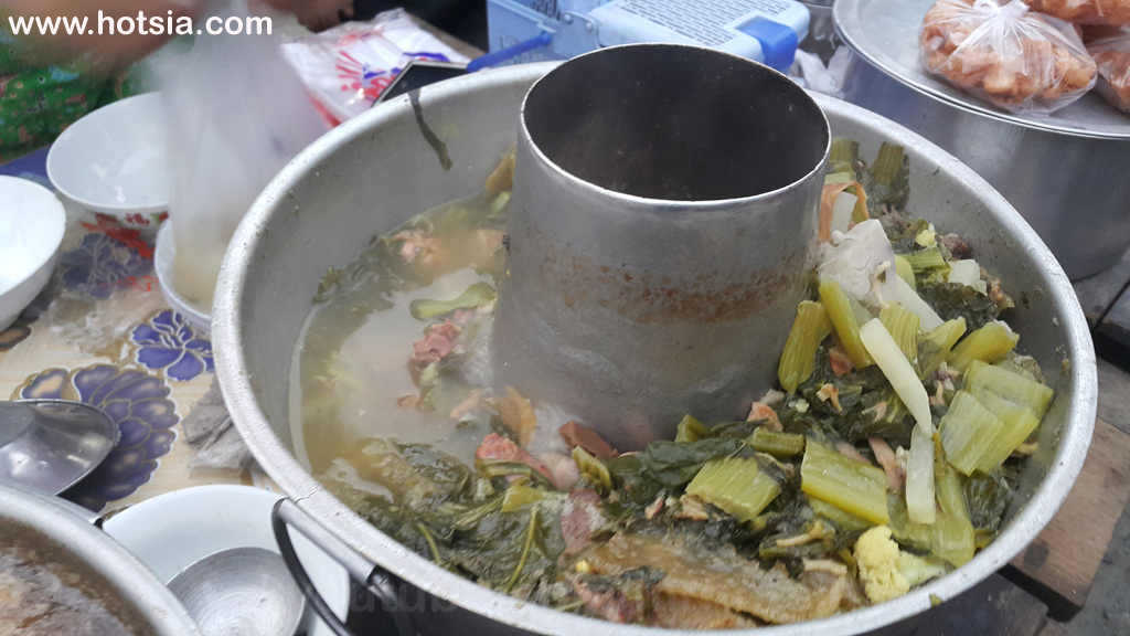 เที่ยวพม่า รัฐกะฉิ่น ไนท์มาเต็มถนนคนเดินของกิน มิตจีนา รัฐกะฉิ่น พม่า