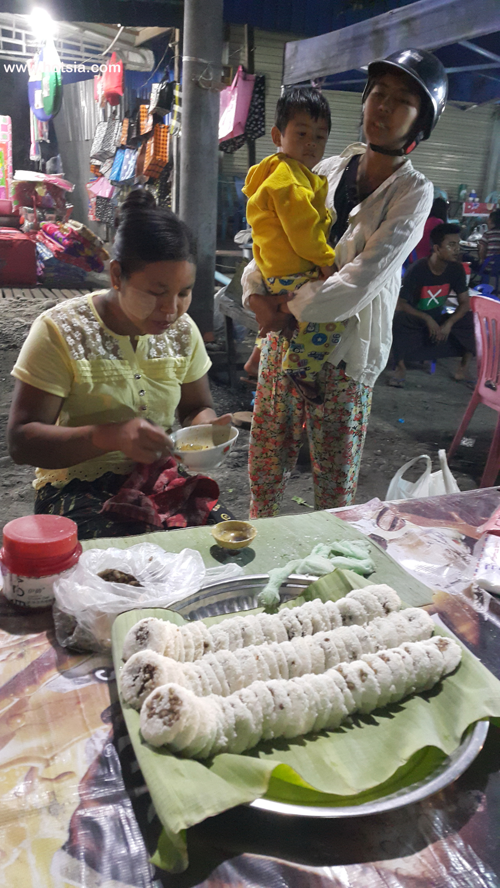 เที่ยวพม่า รัฐกะฉิ่น ไนท์มาเต็มถนนคนเดินของกิน มิตจีนา รัฐกะฉิ่น พม่า