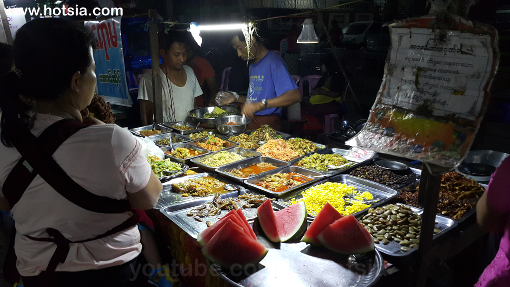 เที่ยวพม่า รัฐกะฉิ่น ไนท์มาเต็มถนนคนเดินของกิน มิตจีนา รัฐกะฉิ่น พม่า